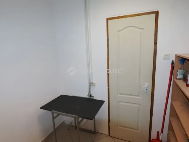 Kiadó kereskedelmi és ipari ingatlan Zalaegerszeg, Belváros 48 nm