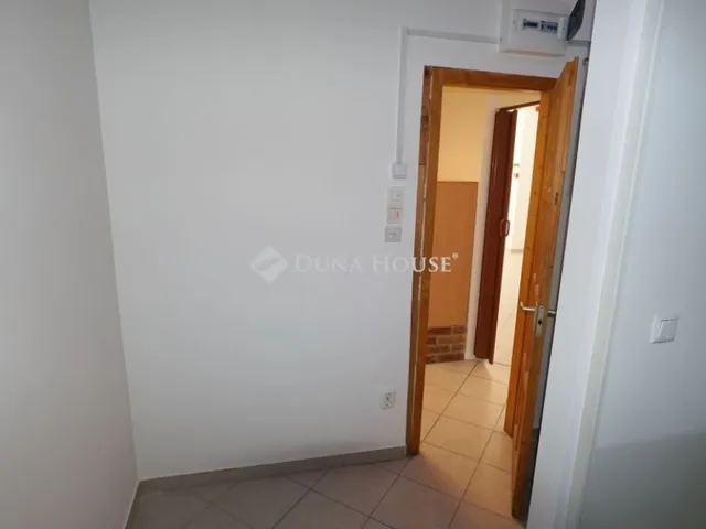 Kiadó kereskedelmi és ipari ingatlan Zalaegerszeg, Belváros 48 nm