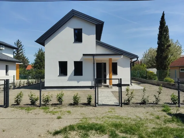 Eladó nyaraló Balatonkeresztúr 84 nm