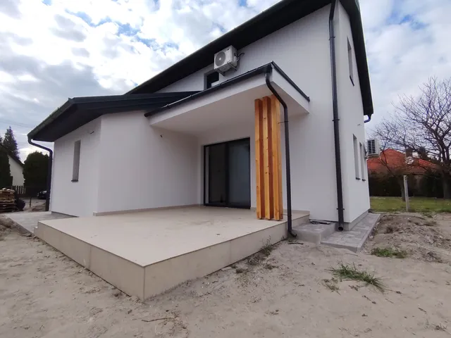 Eladó nyaraló Balatonkeresztúr 84 nm
