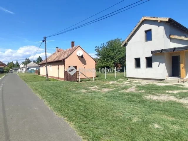 Eladó nyaraló Balatonkeresztúr 84 nm