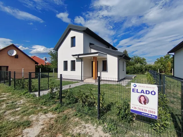 Eladó nyaraló Balatonkeresztúr 84 nm