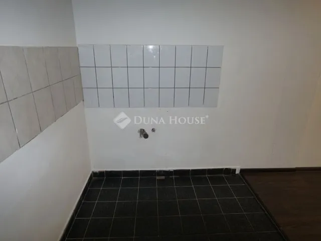 Kiadó kereskedelmi és ipari ingatlan Zalaegerszeg, Belváros 32 nm