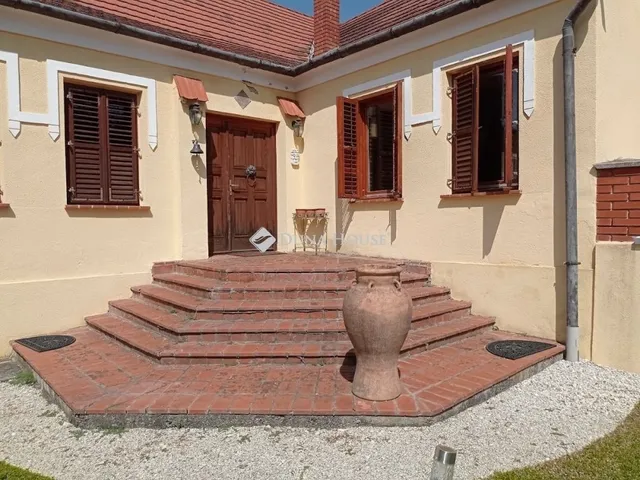 Eladó ház Páka 240 nm