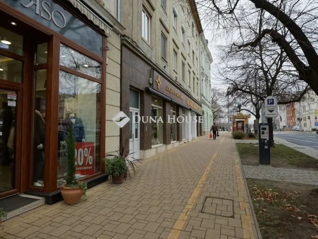 Kiadó kereskedelmi és ipari ingatlan Zalaegerszeg 107 nm