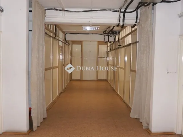 Eladó kereskedelmi és ipari ingatlan Zalaegerszeg, Belváros 200 nm