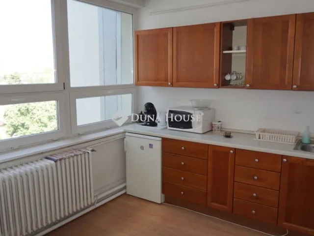 Eladó kereskedelmi és ipari ingatlan Zalaegerszeg, Belváros 200 nm