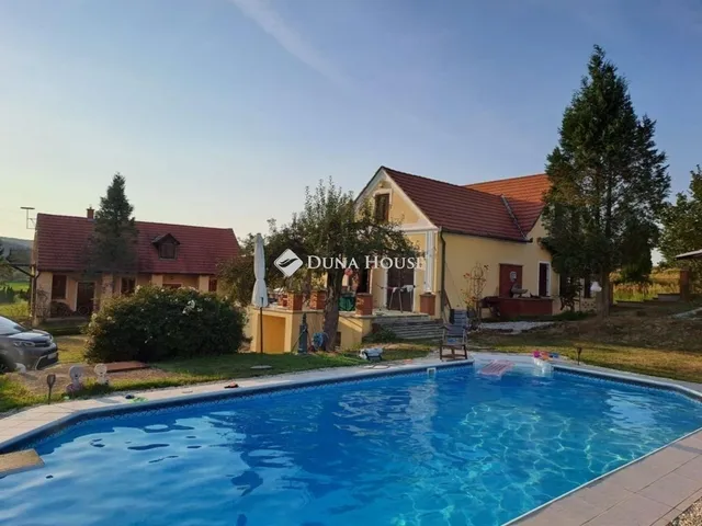 Eladó ház Páka 240 nm