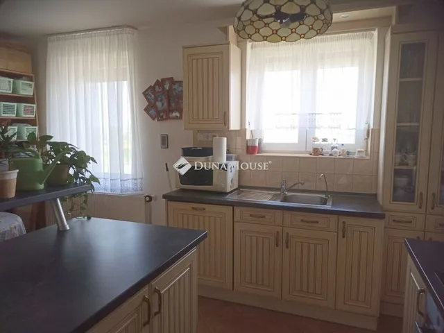 Eladó lakás Teskánd 96 nm