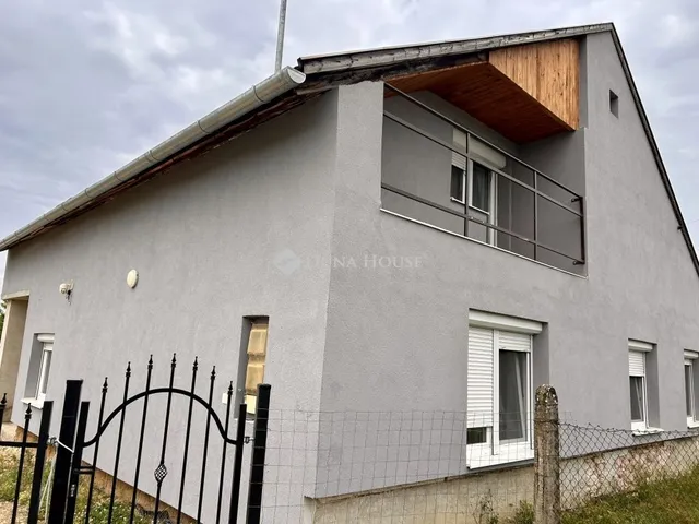 Eladó ház Batyk 165 nm