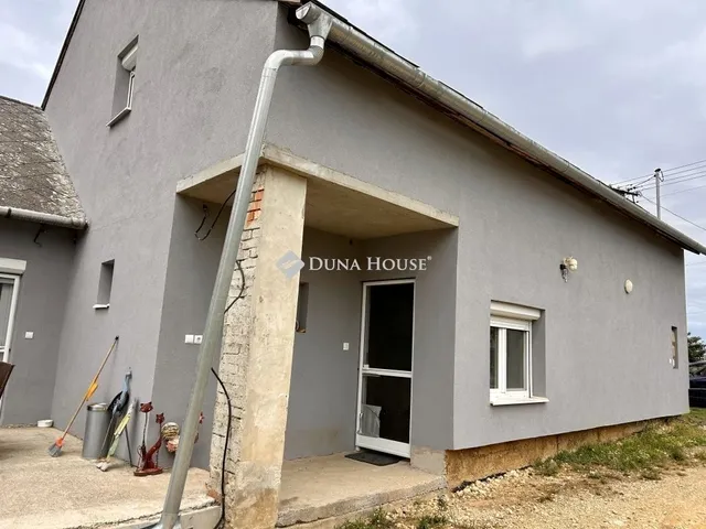 Eladó ház Batyk 165 nm