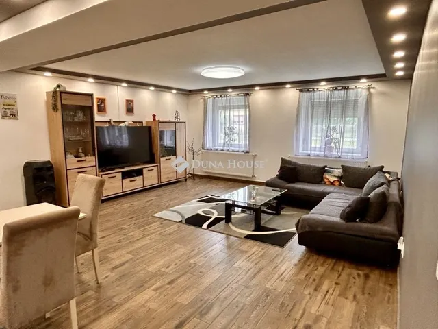 Eladó ház Batyk 165 nm