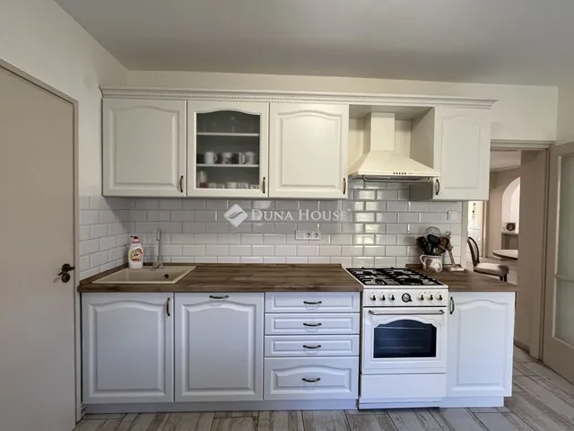 Eladó lakás Zalaegerszeg, Landorhegy 250 nm