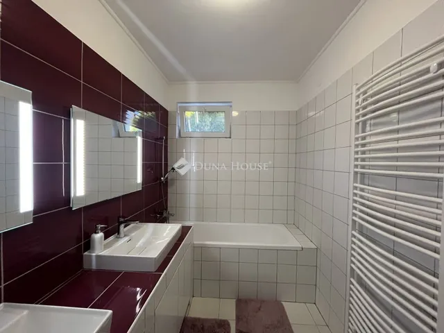 Eladó lakás Zalaegerszeg, Landorhegy 250 nm