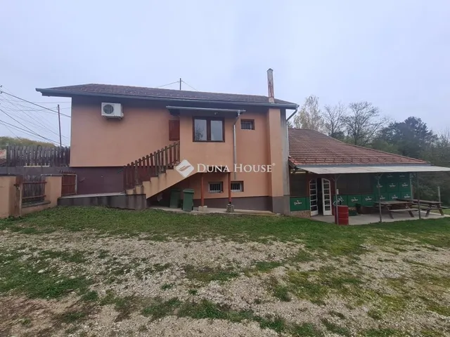 Eladó ház Nemesszentandrás 261 nm