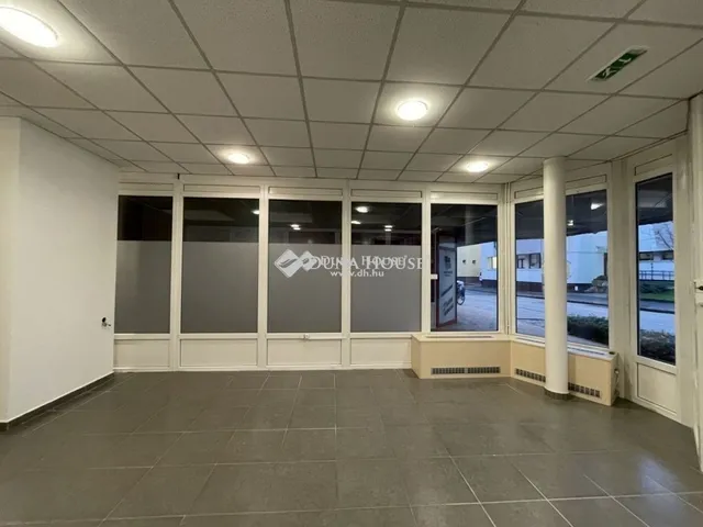 Kiadó kereskedelmi és ipari ingatlan Zalaegerszeg, Belváros 86 nm