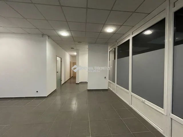 Kiadó kereskedelmi és ipari ingatlan Zalaegerszeg, Belváros 86 nm