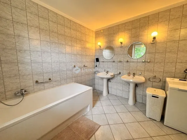 Eladó ház Bocfölde 360 nm