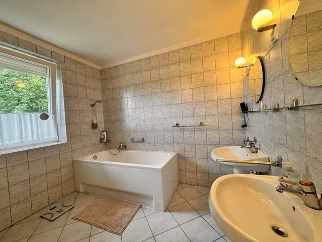 Eladó ház Bocfölde 360 nm