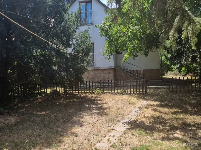 Eladó ház Budapest XVI. kerület, Petőfikert 230 nm