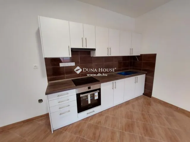 Eladó ház Kecskemét, Műkertváros 200 nm