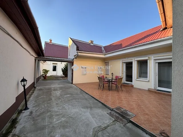 Eladó ház Kecskemét, Belváros 200 nm