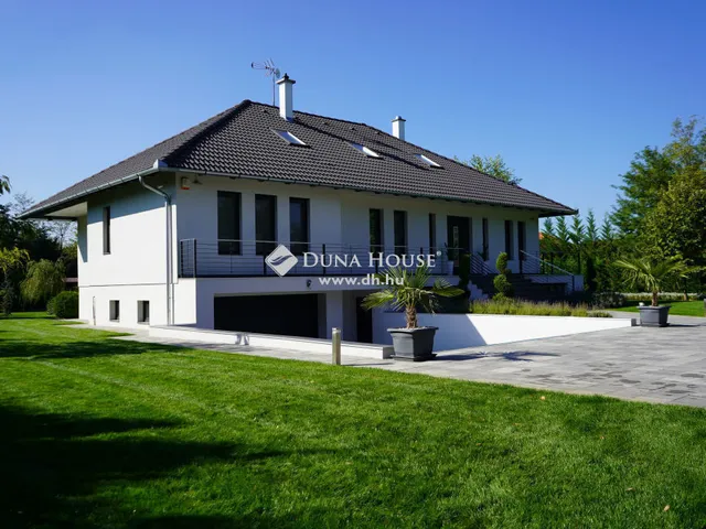 Eladó ház Kecskemét, Máriahegy 367 nm