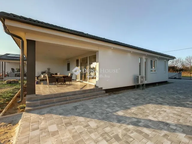 Eladó ház Kecskemét, Katonatelep 188 nm