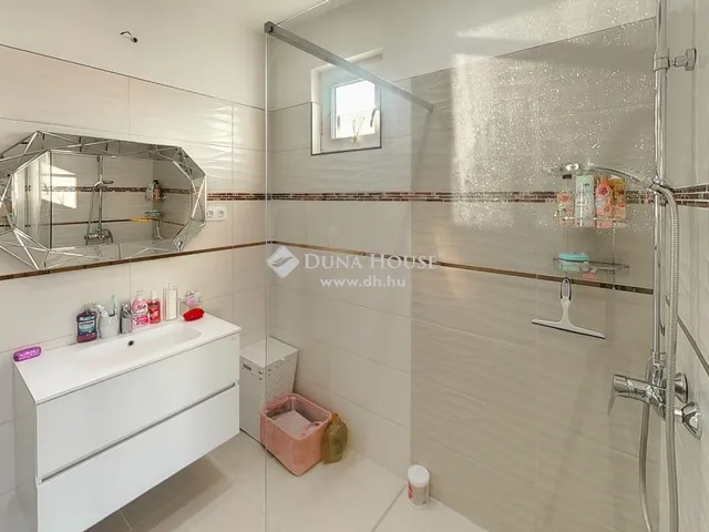 Eladó ház Kecskemét, Katonatelep 188 nm