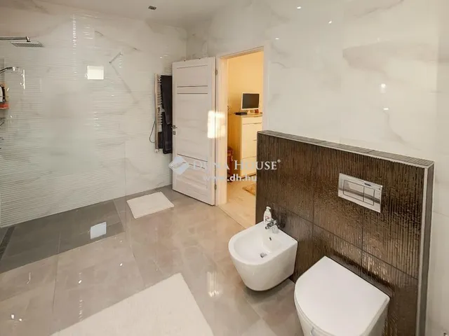 Eladó ház Kecskemét, Katonatelep 188 nm