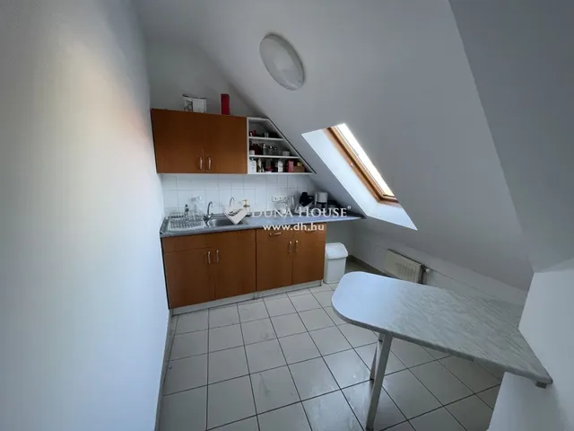 Kiadó kereskedelmi és ipari ingatlan Kecskemét, Belváros 260 nm