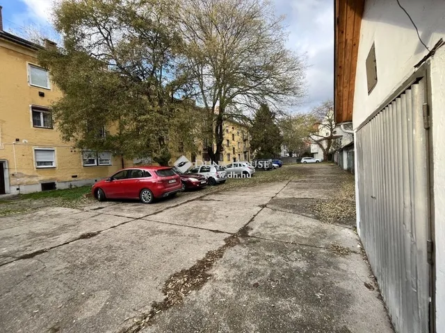 Eladó garázs Kecskemét 15 nm