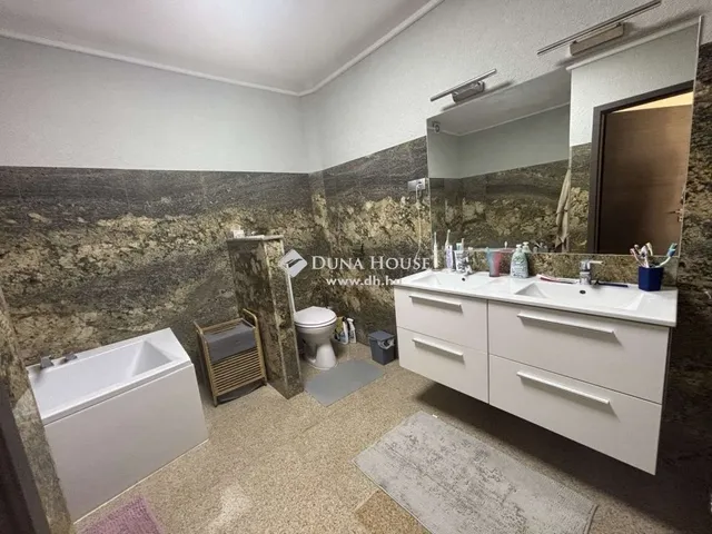 Eladó ház Kecskemét, Petőfiváros 171 nm