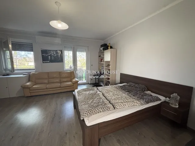 Eladó ház Kecskemét, Petőfiváros 171 nm