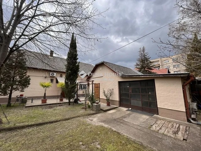 Eladó ház Kecskemét, Hunyadiváros 130 nm