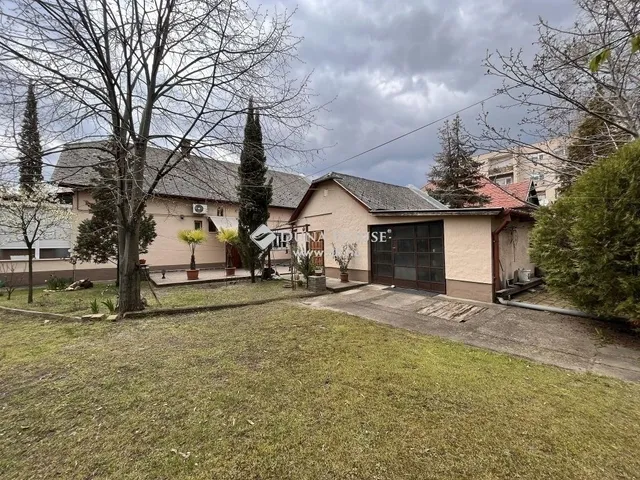 Eladó ház Kecskemét, Hunyadiváros 130 nm
