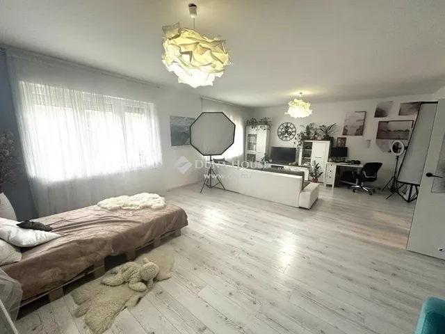 Eladó lakás Kecskemét, Belváros 69 nm