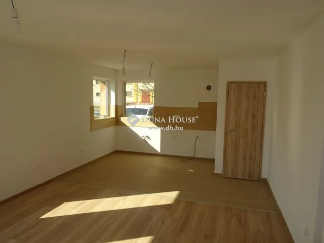 Eladó lakás Felsőlajos 81 nm