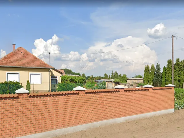 Eladó kereskedelmi és ipari ingatlan Kecskemét 90 nm