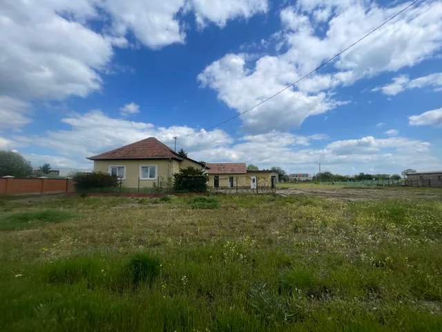 Eladó kereskedelmi és ipari ingatlan Kecskemét 90 nm