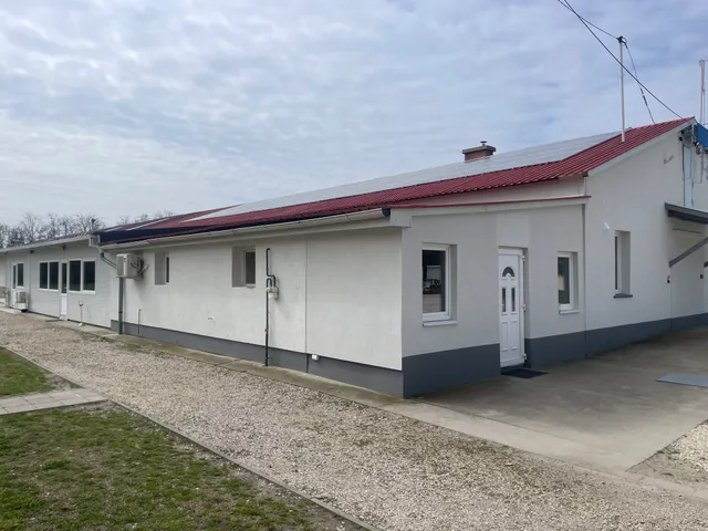 Kiadó kereskedelmi és ipari ingatlan Kecskemét, Kadafalva 1000 nm