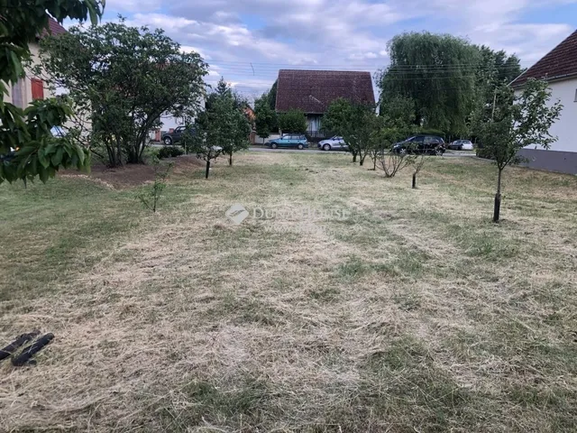Eladó telek Tiszaalpár 883 nm