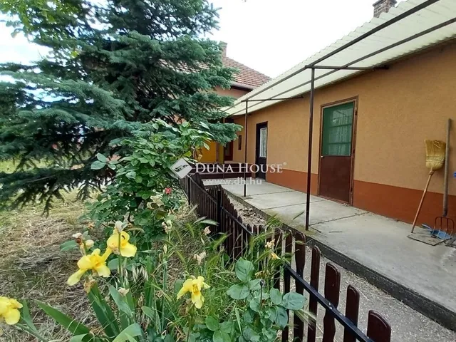 Eladó ház Kocsér 95 nm