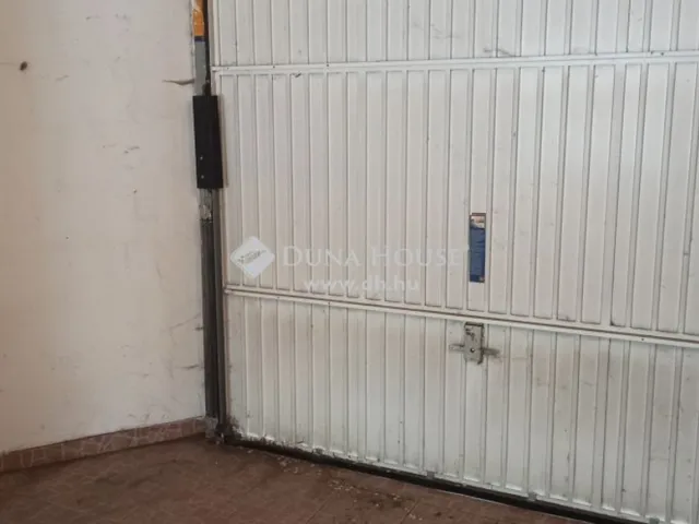 Eladó garázs Kecskemét, Belváros 14 nm