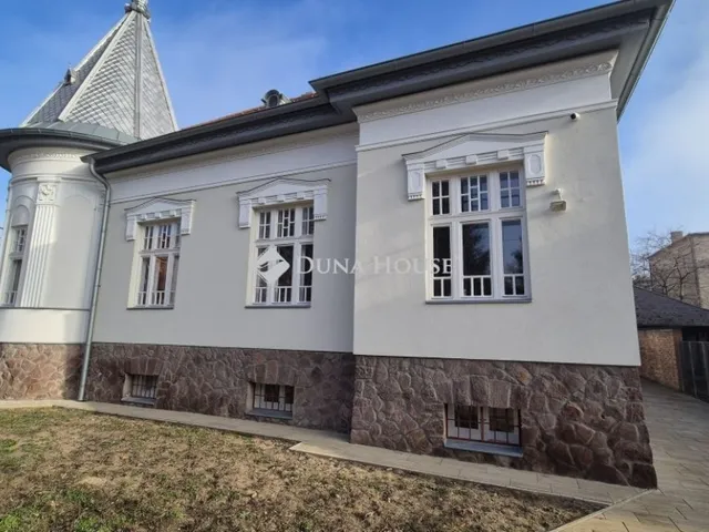 Eladó ház Kecskemét 330 nm