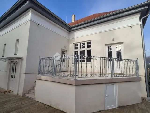 Eladó ház Kecskemét 330 nm