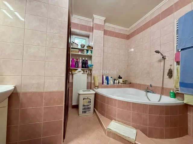 Eladó ház Kecskemét, Villanegyed 278 nm