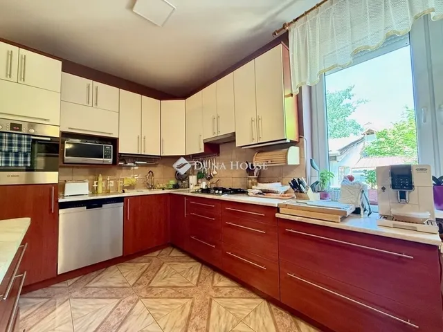 Eladó ház Kecskemét, Villanegyed 278 nm