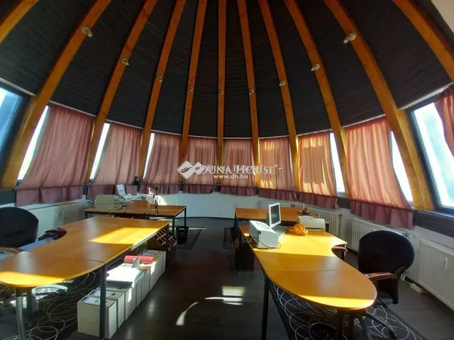 Eladó kereskedelmi és ipari ingatlan Kecskemét 85 nm
