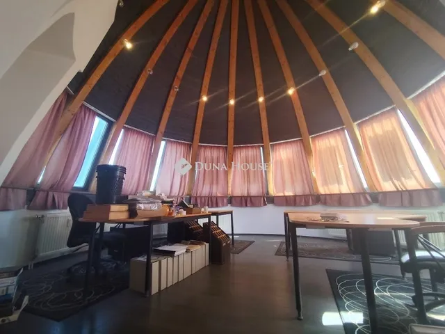Eladó kereskedelmi és ipari ingatlan Kecskemét 85 nm